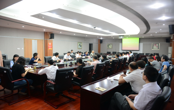 我院党组书记、院长吴定海主持召开理论中心组学习（扩大）会议