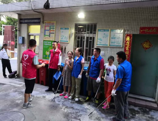 深圳社科院党员志愿者推动社区居民推进垃圾分类