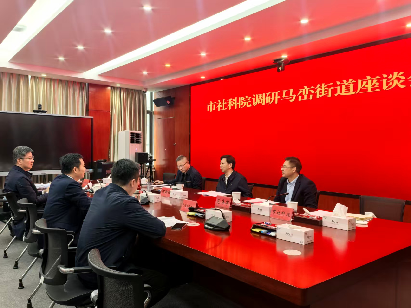 深调研强协作 市社科院（社科联）党组书记带队赴马峦街道开展“一对一”挂点联系工作